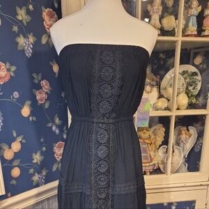 Chic Strapless Boho Black Maxi Dress with Lace Detailing